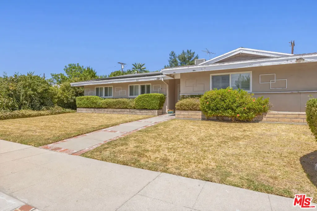 20111 Superior Street, Chatsworth, CA — listing photo 1