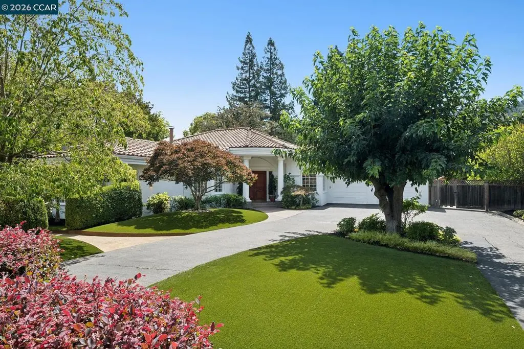 Single Family Residence for sale at 2 Reliez Manor Ct, Lafayette, CA featuring 4 beds and 4 baths