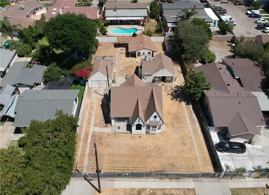 6824 Tyrone, Van Nuys, CA — listing photo 1