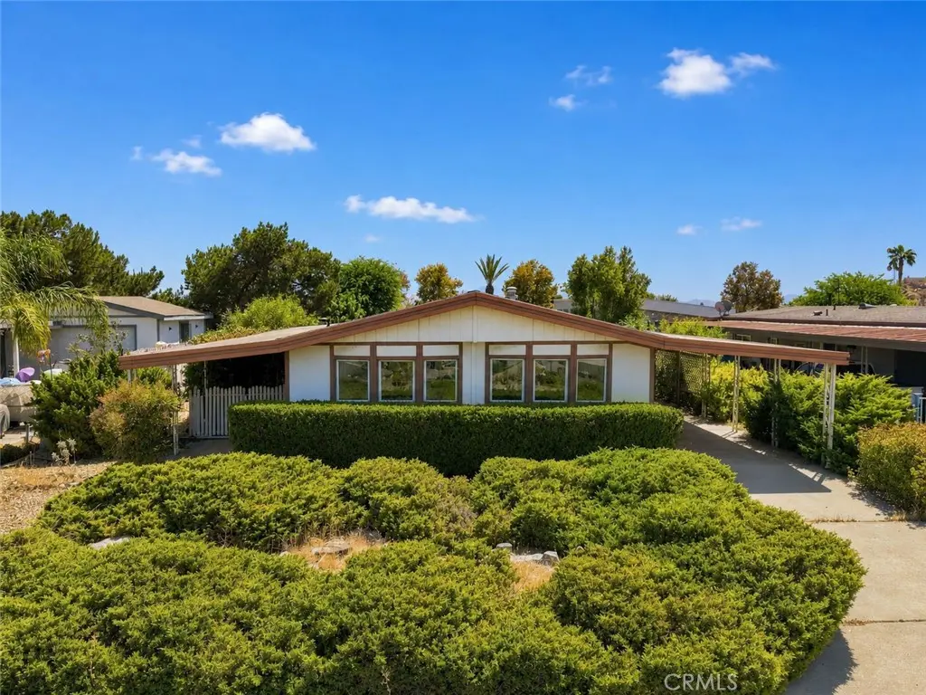 661 Roadrunner, Perris, CA — listing photo 1