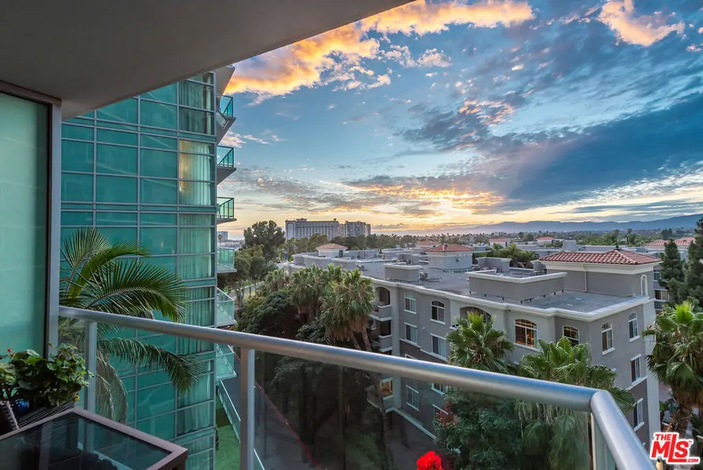 13700 Marina Pointe Drive 610, Marina Del Rey, CA — listing photo 1