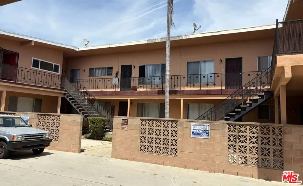Residential Lease for rent at 510 W Hyde Park Boulevard 6 & 9, Inglewood, Los Angeles County, CA featuring 1 bed and 1 bath