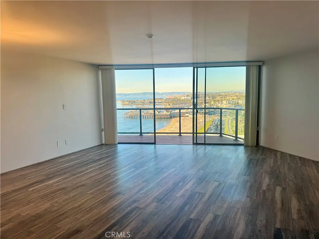 Residential Lease for rent at 531 Esplanade 909, Redondo Beach, Los Angeles County, CA featuring 2 beds and 3 baths
