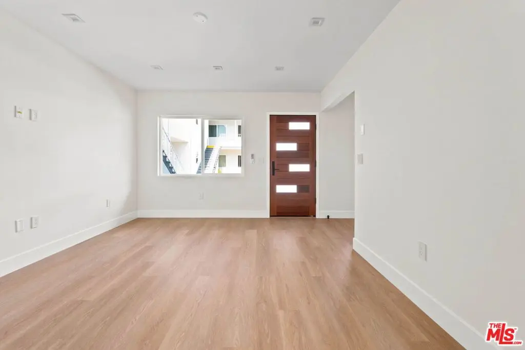 Condominium for rent at 420 S Sepulveda Boulevard 3, Los Angeles, CA featuring 1 bed and 1 bath