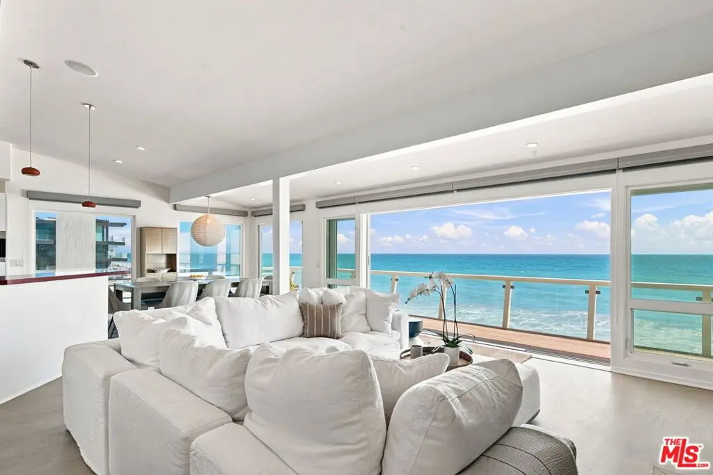 Residential Lease for rent at 24742 Malibu Road, Malibu, Los Angeles County, CA featuring 2 beds and 2 baths