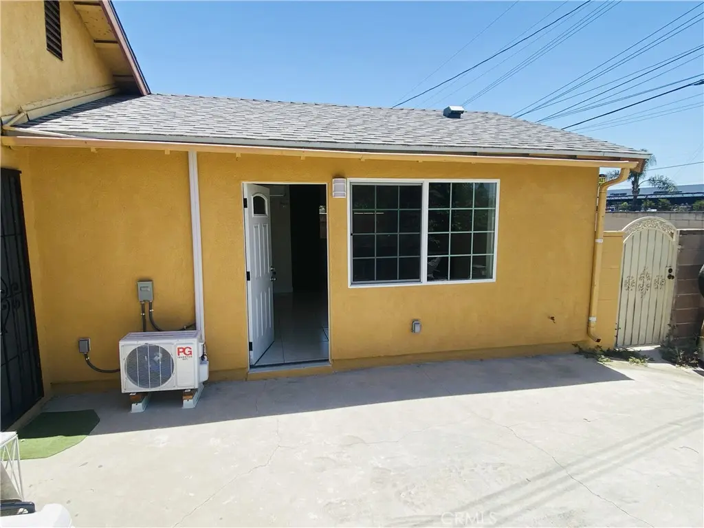 Duplex for rent at 2558 W Lullaby Lane STUDIO, Anaheim, CA and 1 bath