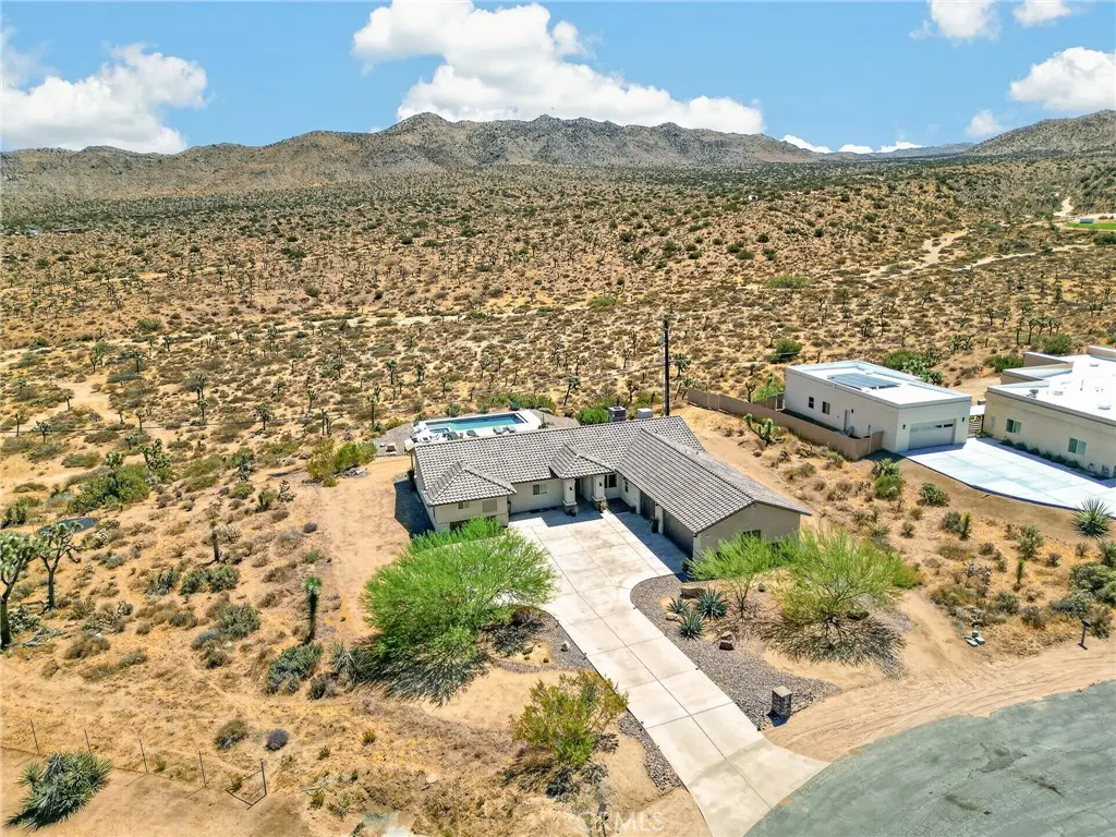 8997 Hermosa Avenue, Yucca Valley, CA — listing photo 1