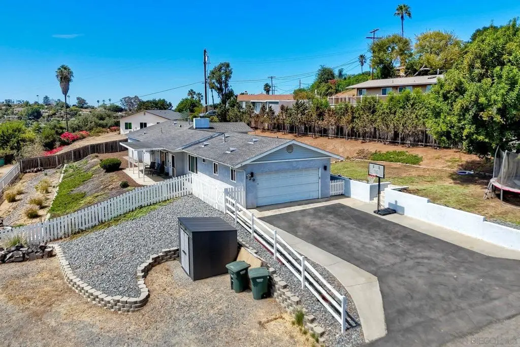 129 Avalon Dr, Vista, CA — listing photo 1