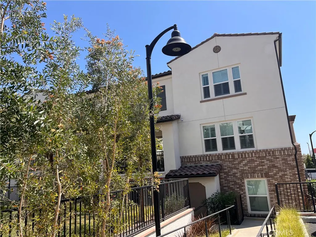 9831 La Serna 1, Whittier, CA — listing photo 1