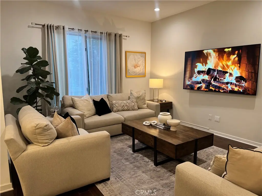 Condominium for sale at 21 Gramercy 218, Irvine, CA featuring 2 beds and 3 baths