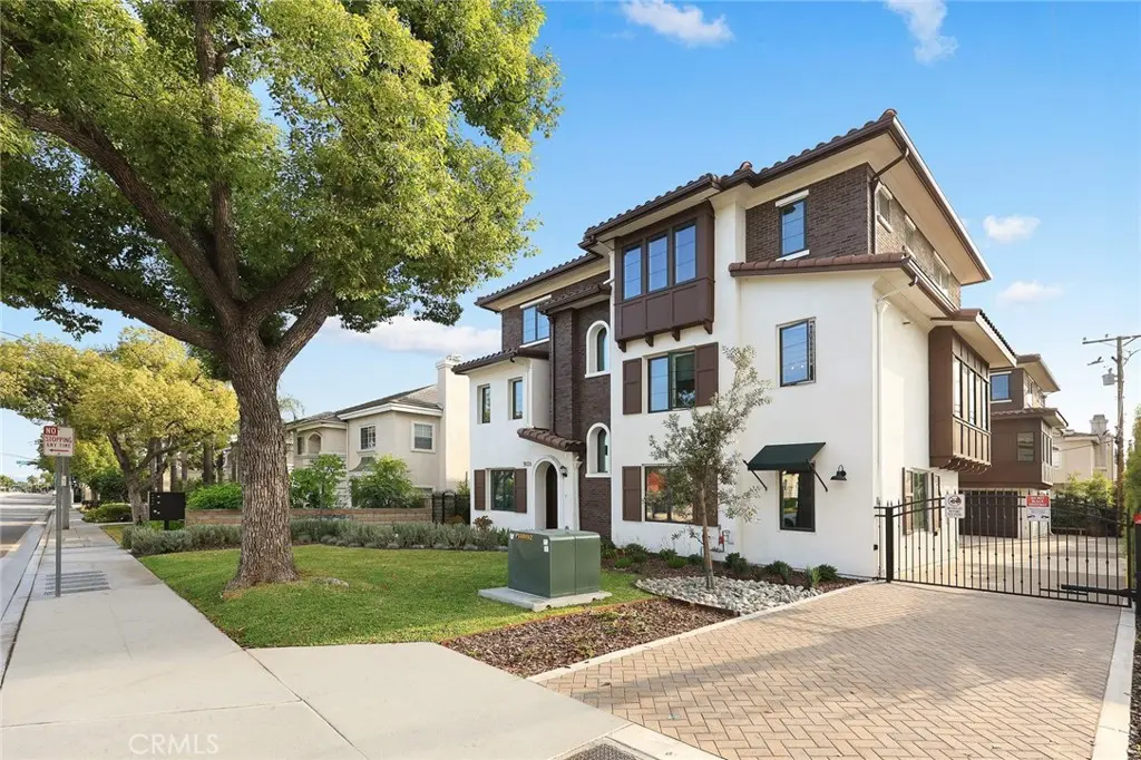 Residential Lease for rent at 905 SUNSET BLVD A, Arcadia, Los Angeles County, CA featuring 3 beds and 3 baths