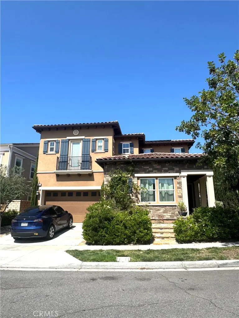 Single Family Residence for rent at 13 Dahlia, Lake Forest, CA featuring 5 beds and 6 baths