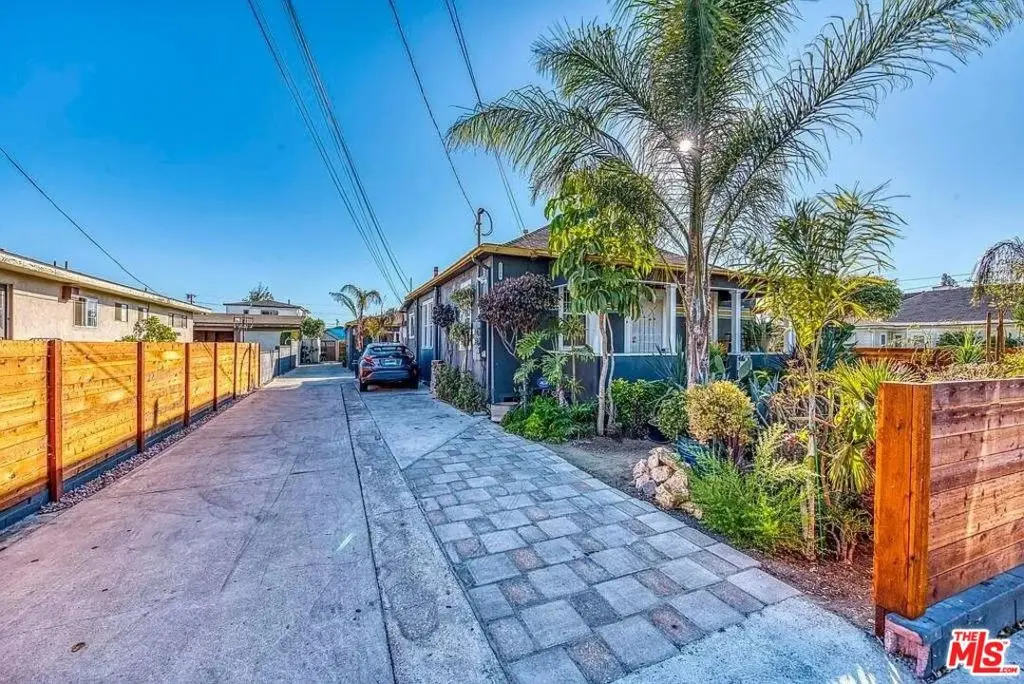 Residential Lease for rent at 1588 1/2 W 36th Street, Los Angeles, Los Angeles County, CA featuring 3 beds and 2 baths