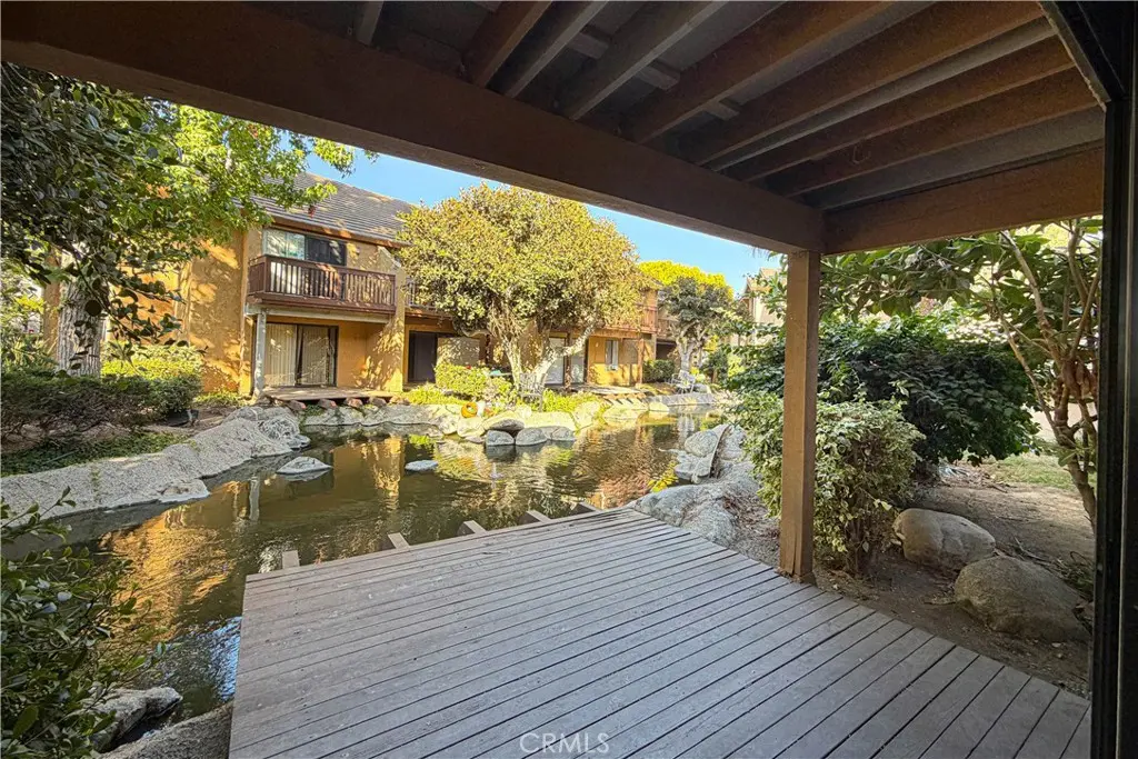 Condominium for rent at 284 Tangelo, Irvine, CA featuring 2 beds and 1 bath