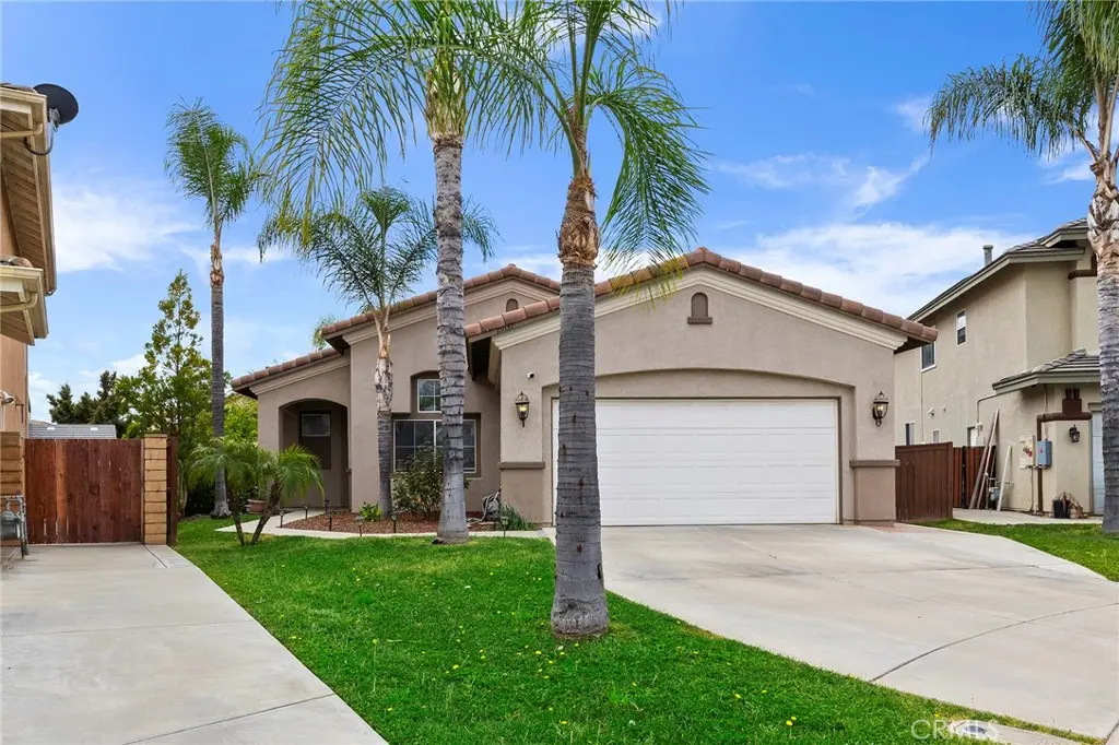 Single Family Residence for rent at 29137 Peridot, Menifee, CA featuring 3 beds and 2 baths