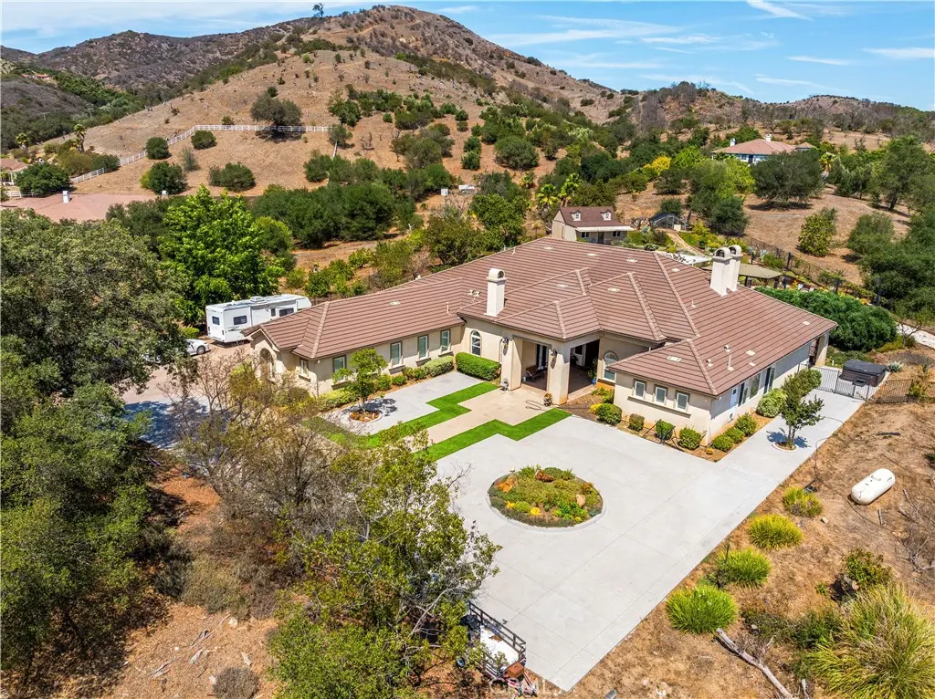 Single Family Residence for rent at 28270 Via Santa Rosa, Temecula, CA featuring 5 beds and 3 baths