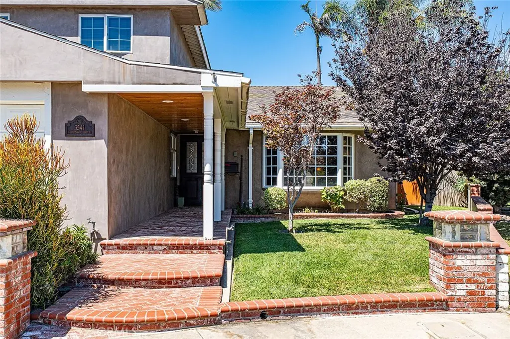 3541 Goldenrod, Seal Beach, CA — listing photo 1