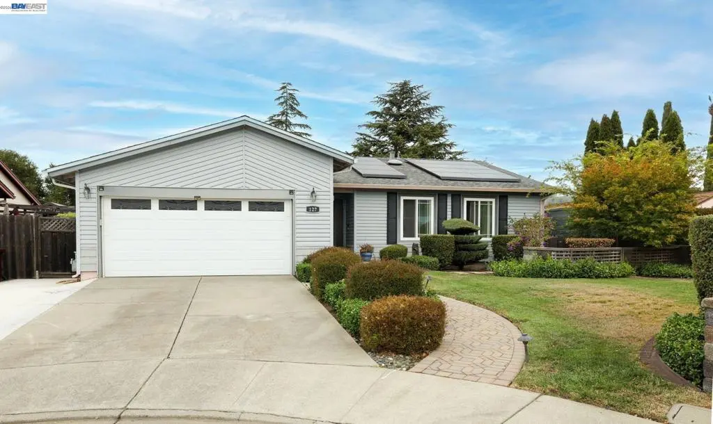 Single Family Residence for sale at 127 Catalpa Ct, Hercules, CA featuring 3 beds and 2 baths