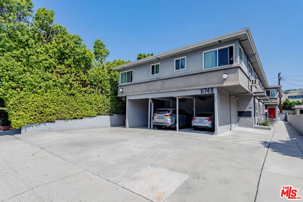 11749 Riverside Drive 6, Valley Village, CA — listing photo 1