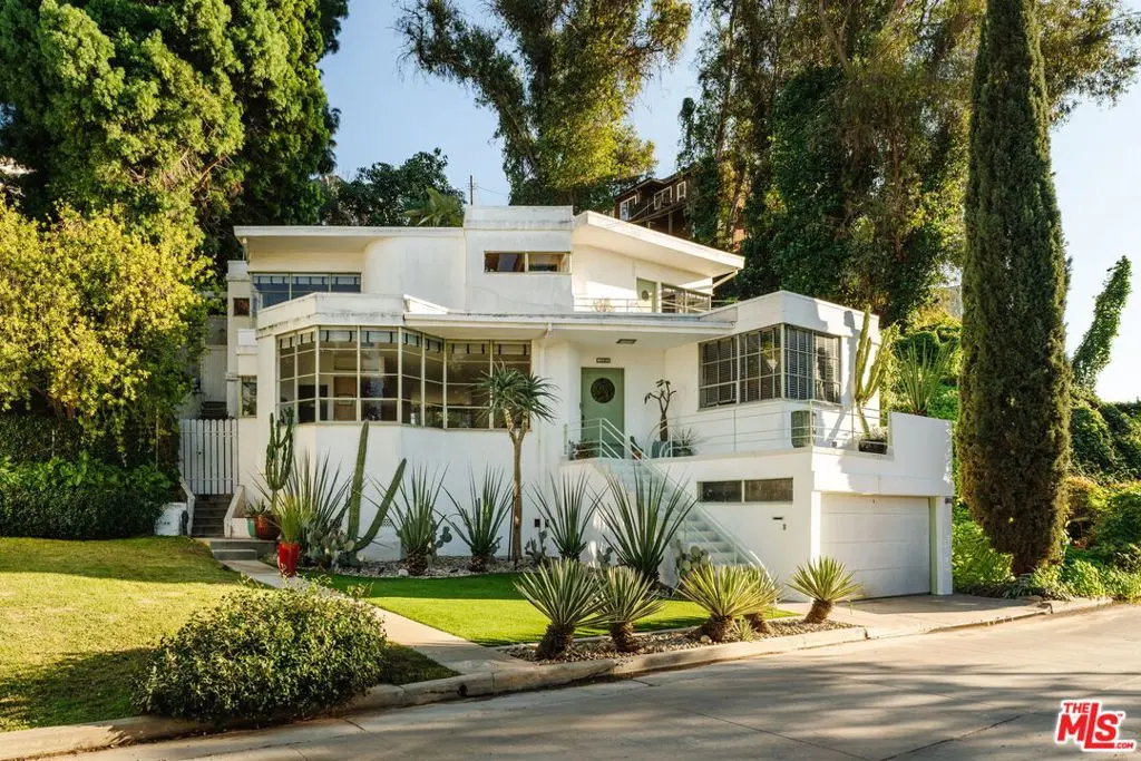 Residential Lease for rent at 1530 N Easterly Terrace, Los Angeles, Los Angeles County, CA featuring 3 beds and 2 baths