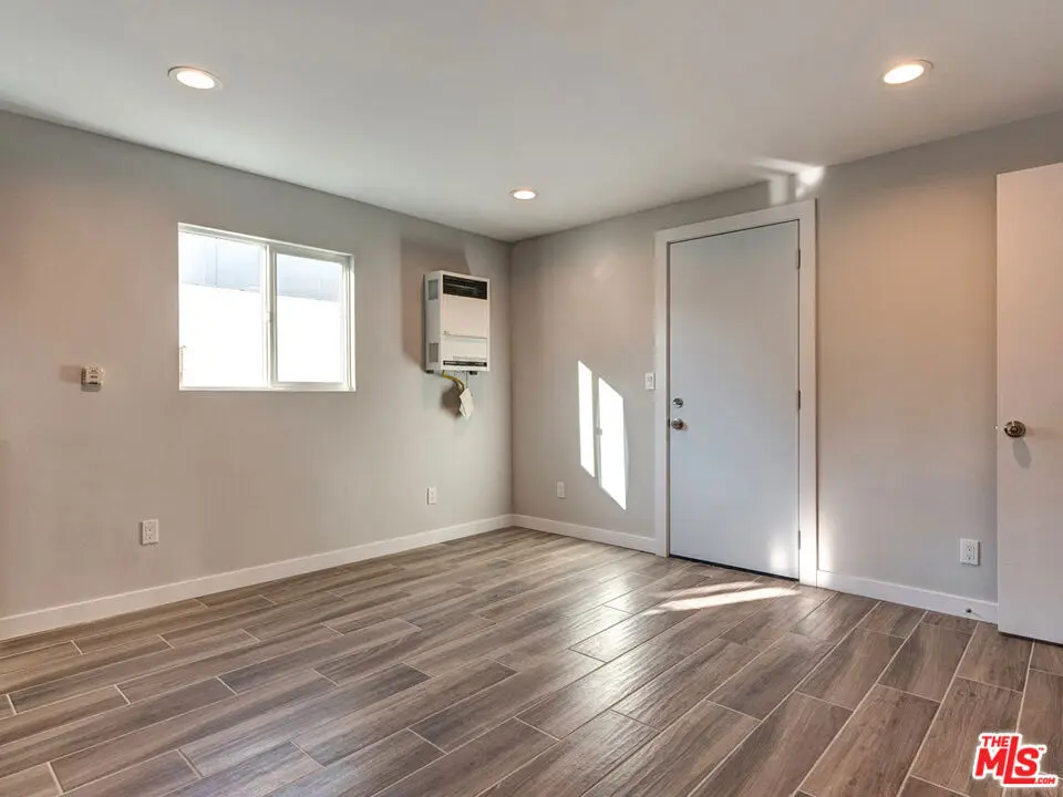 Residential Lease for rent at 508 N Pacific Coast Highway 6, Redondo Beach, Los Angeles County, CA featuring 1 bed and 1 bath