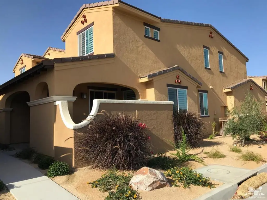 Single Family Residence for rent at 52439 Hawthorn Court, La Quinta, CA featuring 2 beds and 3 baths