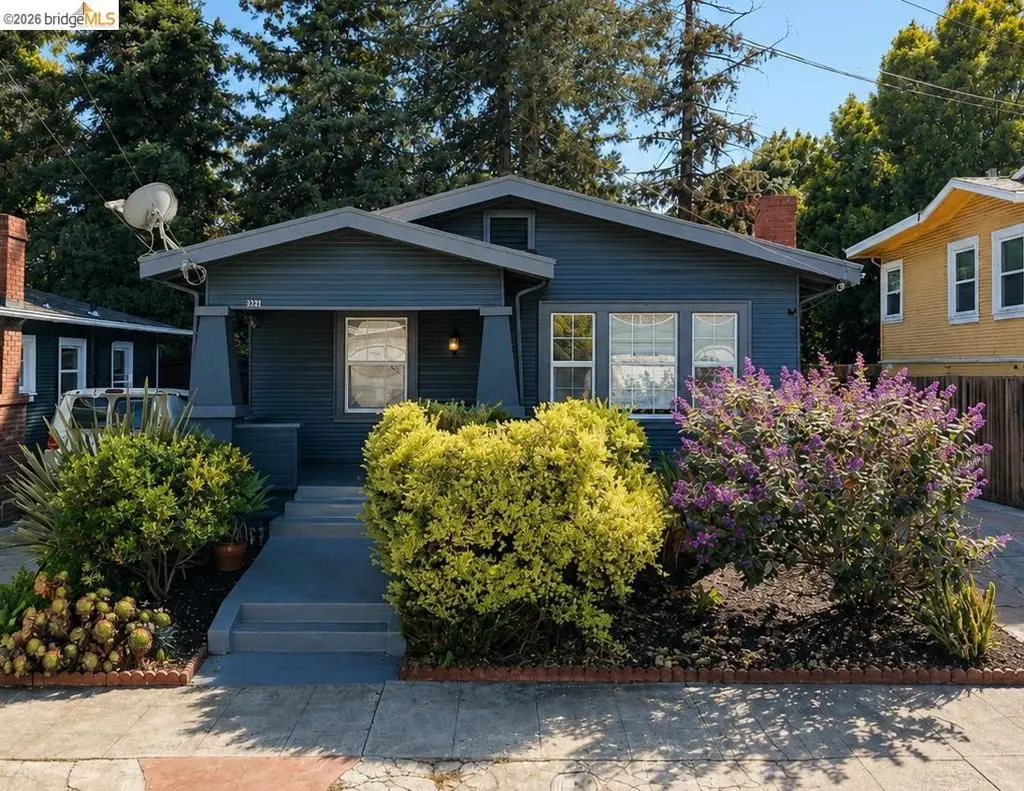Single Family Residence for sale at 3221 Delaware St, Oakland, CA featuring 3 beds and 2 baths