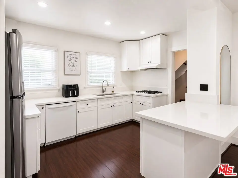 Residential Lease for rent at 2421 3rd Avenue, Los Angeles, Los Angeles County, CA featuring 2 beds and 1 bath