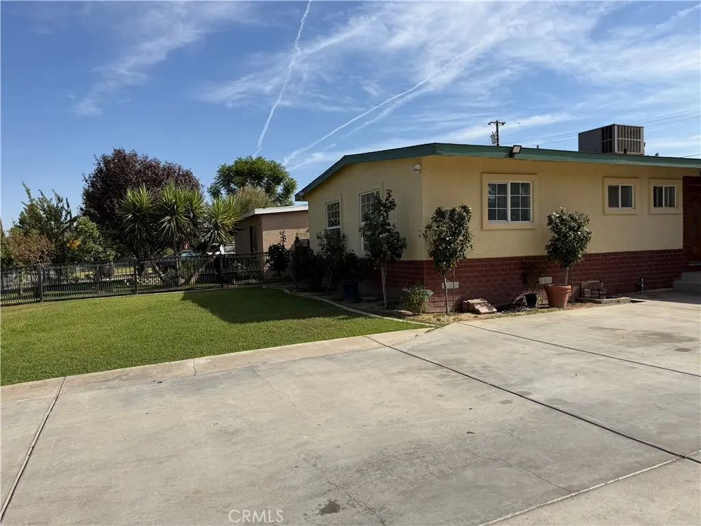 2601 Dore Drive, Bakersfield, CA — listing photo 1