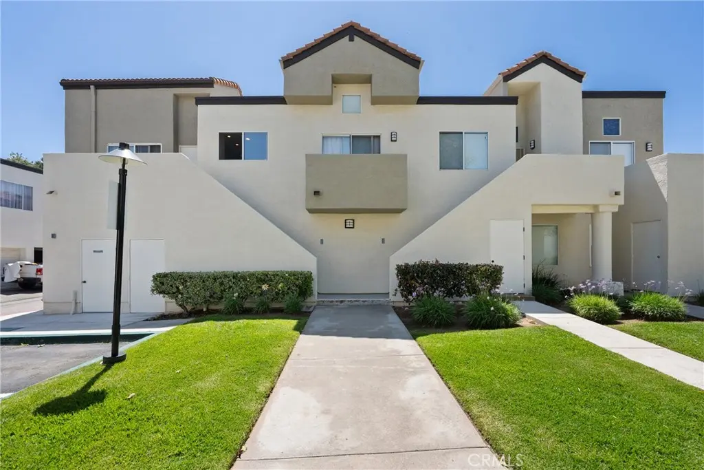 21200 Trumpet 205, Newhall, CA — listing photo 1