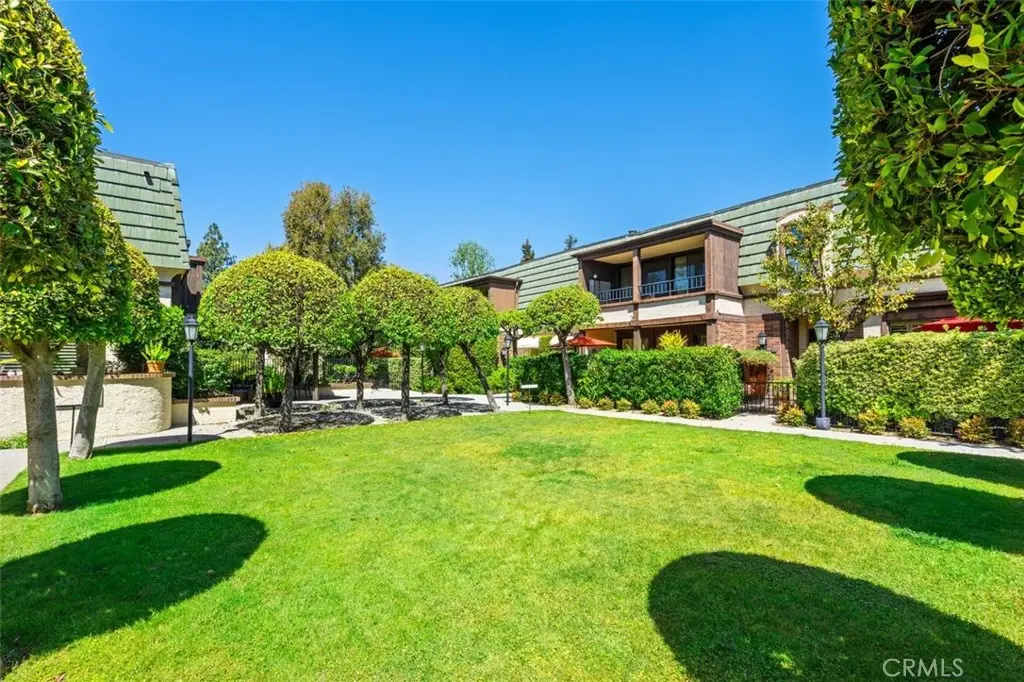 885 S Orange Grove Boulevard 2, Pasadena, CA — listing photo 1