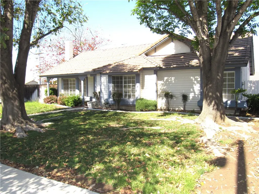 Single Family Residence for rent at 1099 W Ontario, Corona, CA featuring 3 beds and 2 baths