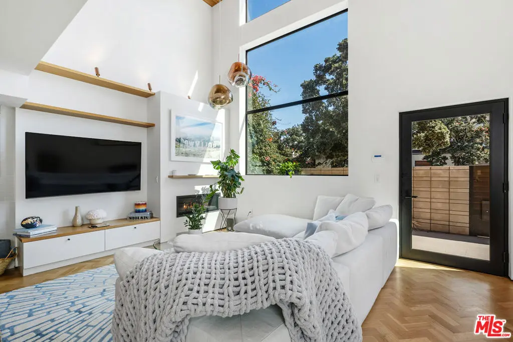 303 Windward Avenue, Venice, CA — listing photo 1