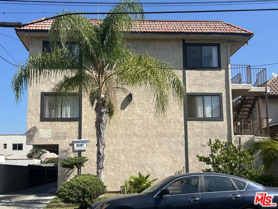Residential Lease for rent at 701 E Raleigh Street 4, Glendale, Los Angeles County, CA featuring 2 beds and 2 baths