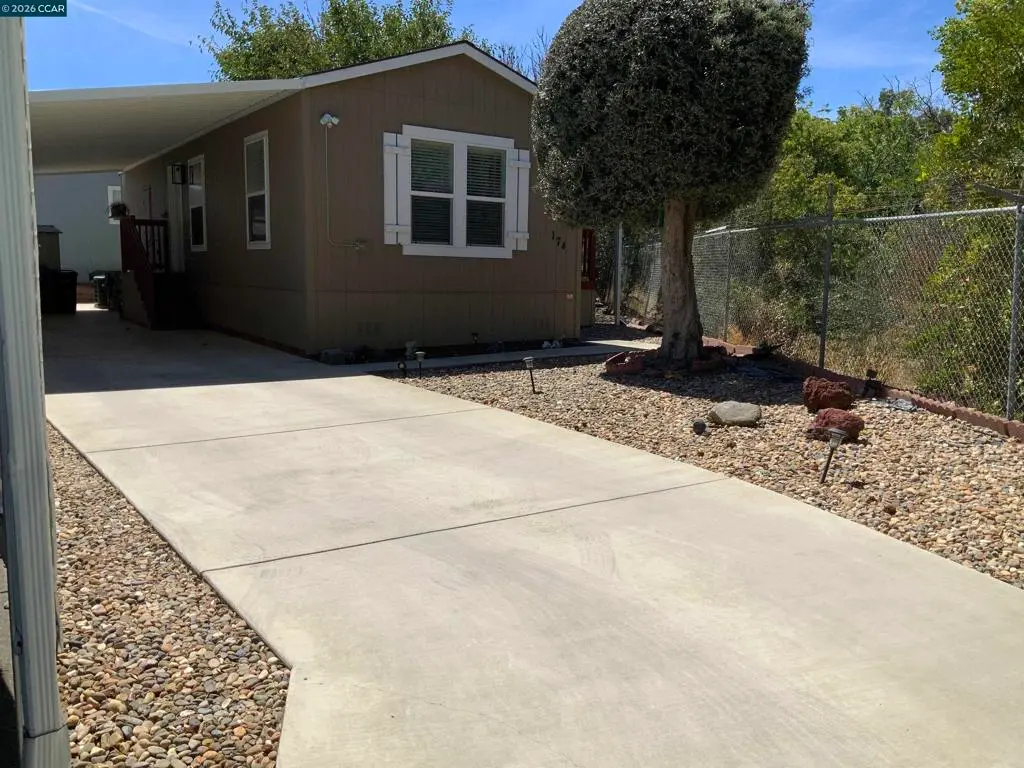 Manufactured In Park for sale at 174 Sunset Way, Pittsburg, CA featuring 1 bed and 1 bath