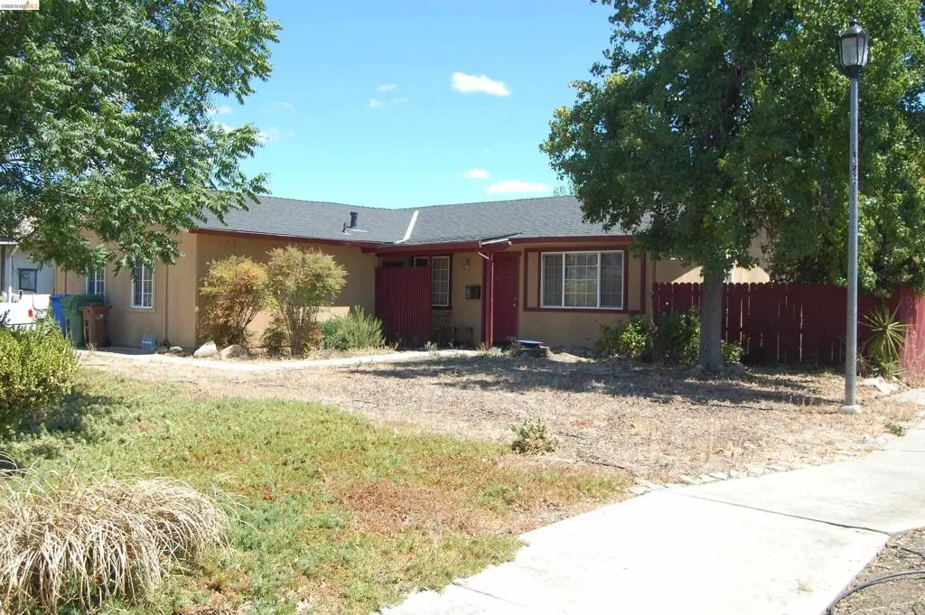 Single Family Residence for sale at 1526 Barbara, Brentwood, CA featuring 3 beds and 2 baths