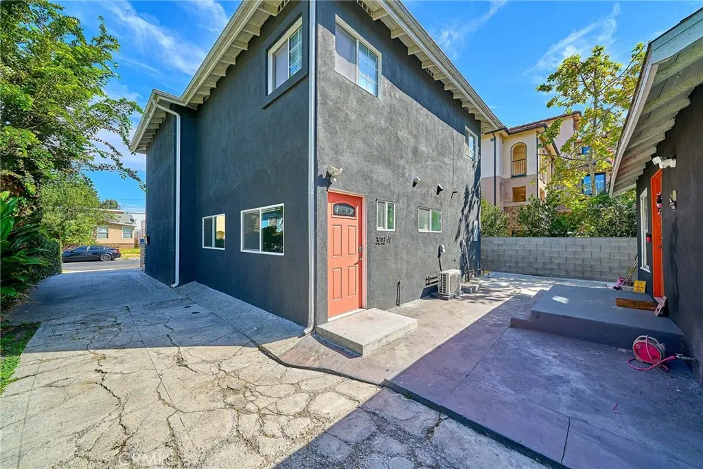 Residential Lease for rent at 3013 S West View Street, Los Angeles, Los Angeles County, CA and 1 bath