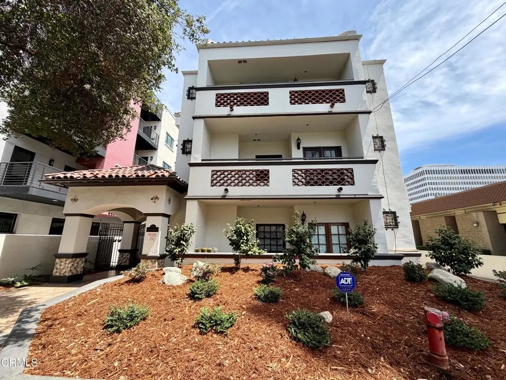 Residential Lease for rent at 156 S Oak Knoll Avenue 201, Pasadena, Los Angeles County, CA featuring 2 beds and 2 baths