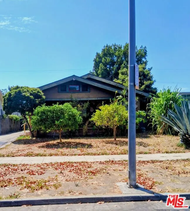 Single Family Residence for sale at 4219 Kenwood Avenue, Los Angeles, CA featuring 3 beds and 2 baths