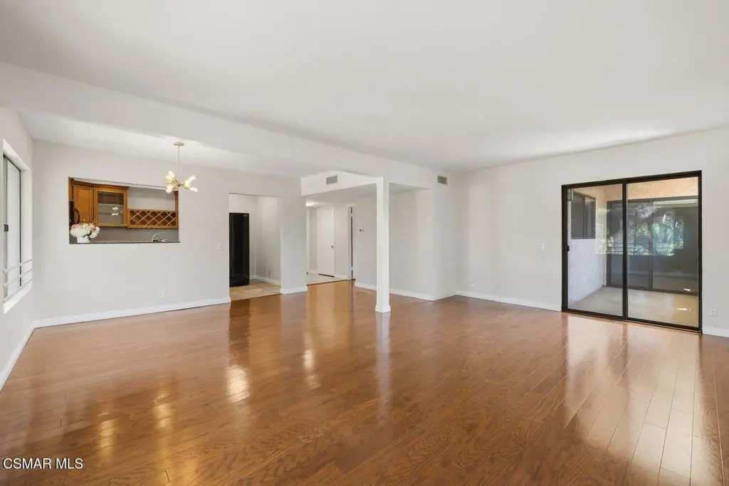 4700 Natick Avenue 310, Sherman Oaks, CA — listing photo 1
