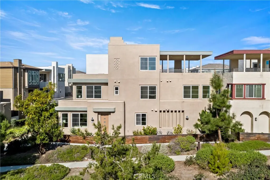 Residential Lease for rent at 608 Cultivate, Irvine, Orange County, CA featuring 4 beds and 4 baths