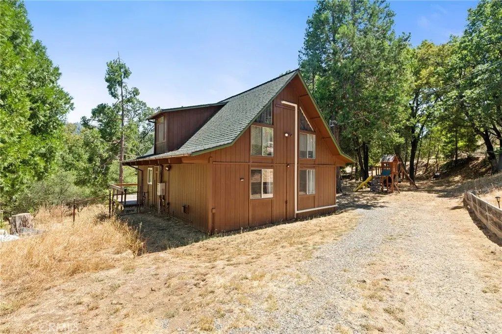 Single Family Residence for sale at 5570 Grayling, Mariposa, CA featuring 2 beds and 2 baths