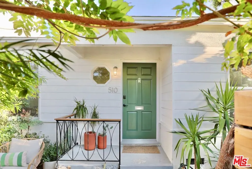 Single Family Residence for sale at 510 Venice Way, Los Angeles, CA featuring 3 beds and 2 baths