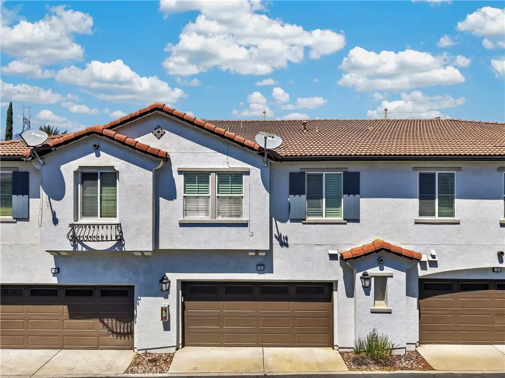 Condominium for sale at 15723 Parkhouse 3, Fontana, CA featuring 3 beds and 3 baths