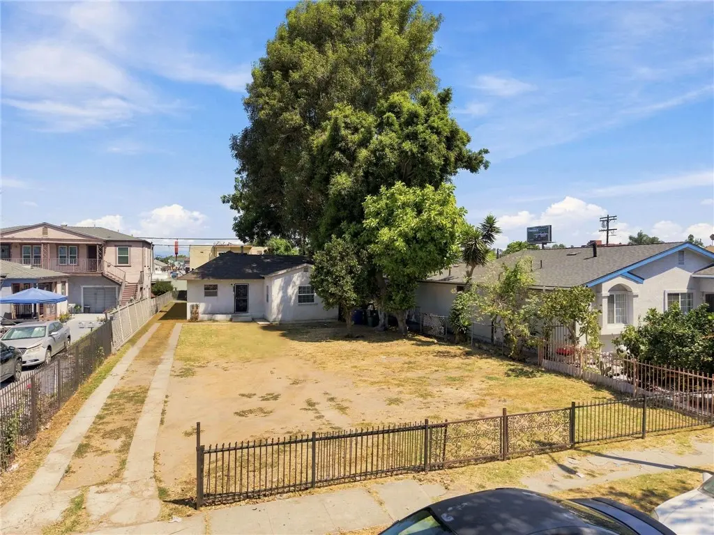 Single Family Residence for sale at 717 W 73rd, Los Angeles, CA featuring 4 beds and 2 baths