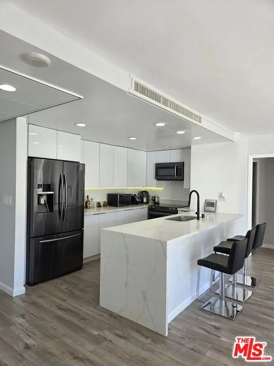 Condominium for sale at 2170 Century Park East 607, Los Angeles, CA featuring 2 beds and 2 baths