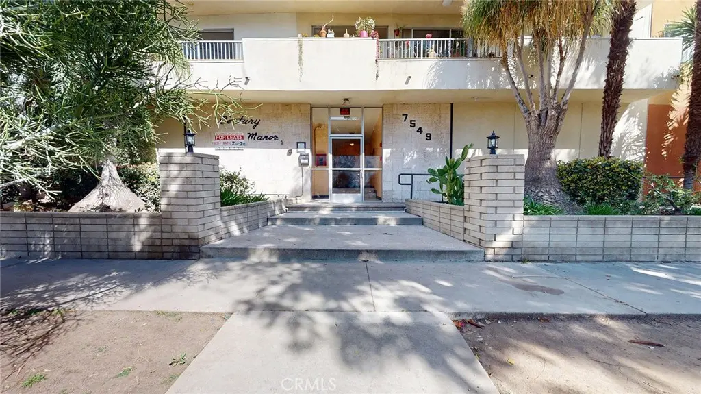 Residential Lease for rent at 7549 Lexington Avenue 7, West Hollywood, Los Angeles County, CA featuring 1 bed and 1 bath