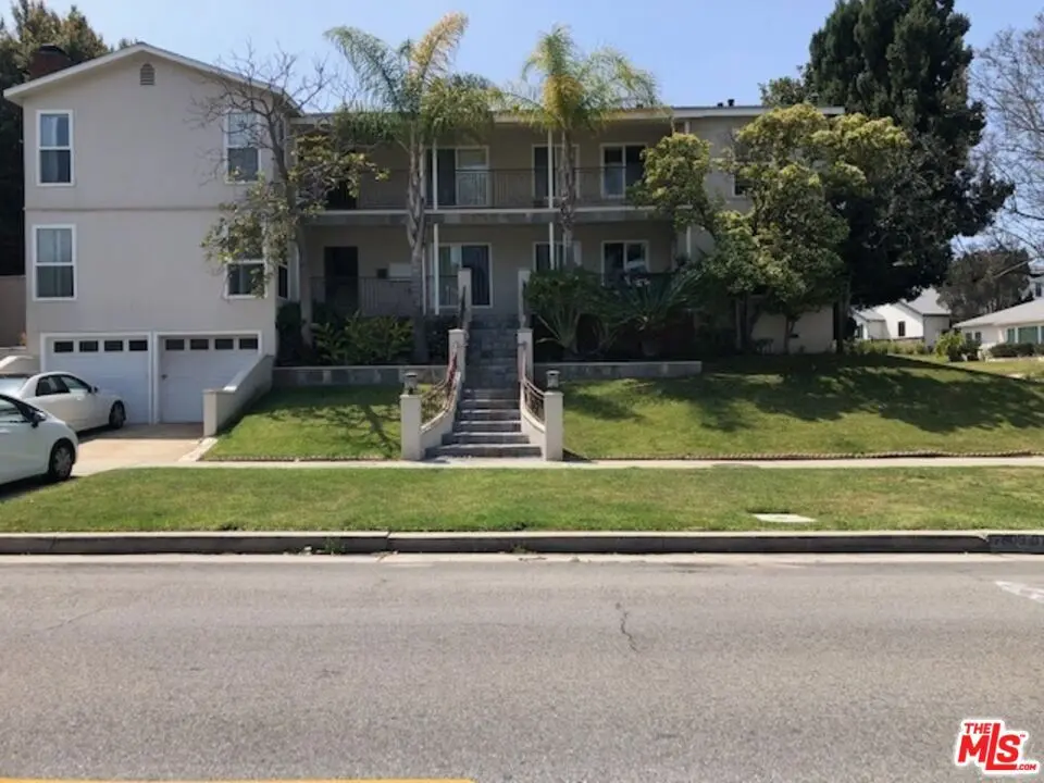 Condominium for rent at 7805 Airport Boulevard, Los Angeles, CA featuring 2 beds and 1 bath