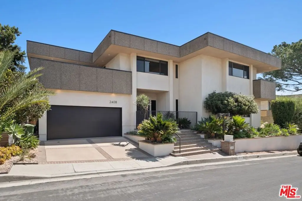 Residential Lease for rent at 2408 VENUS Drive, Los Angeles, Los Angeles County, CA featuring 5 beds and 5 baths