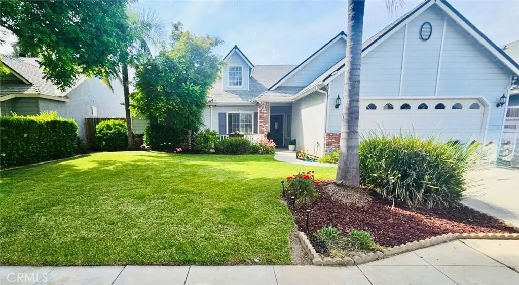 2559 E Fallbrook, Fresno, CA — listing photo 1